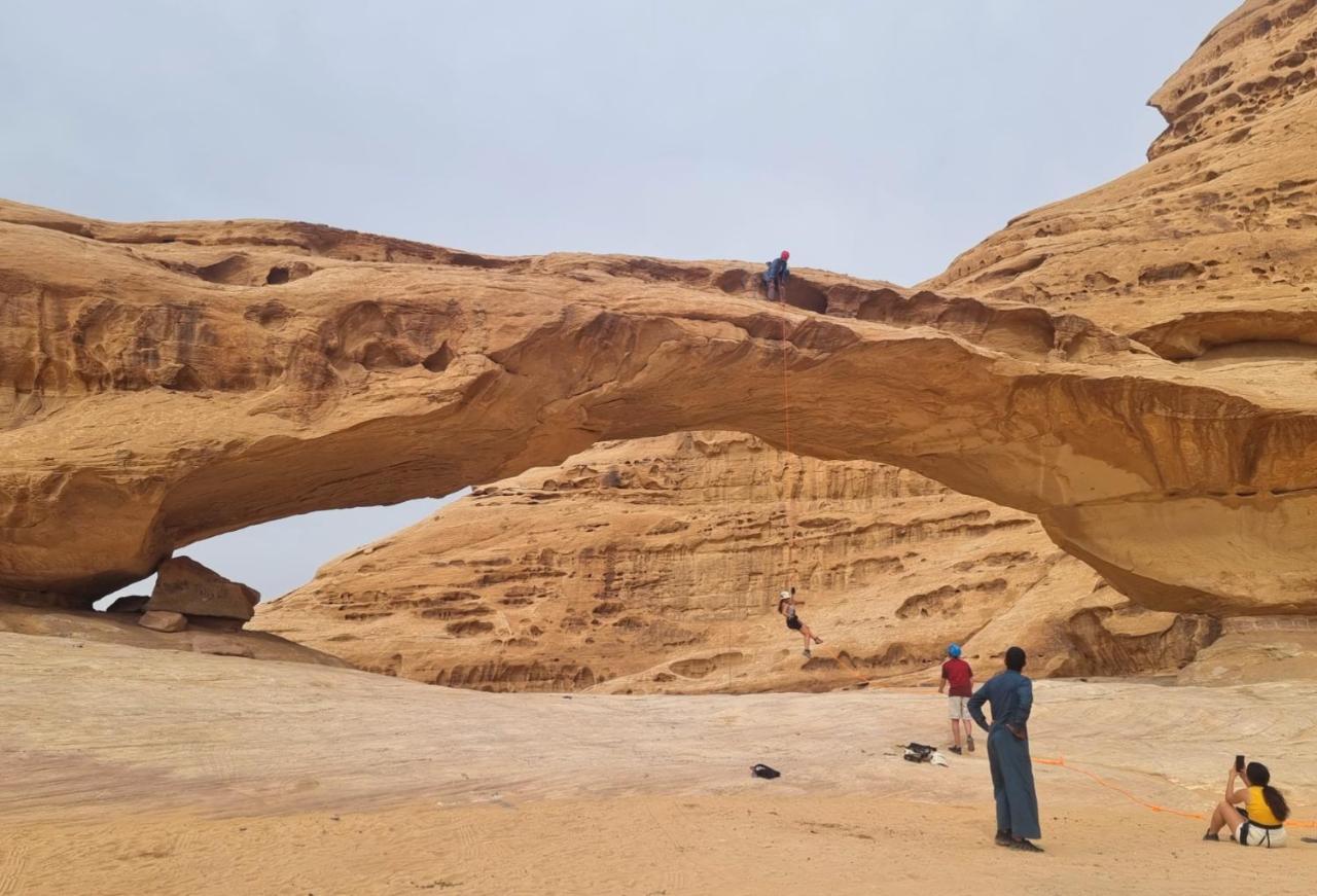 Wadi Rum Hugo Camp Экстерьер фото